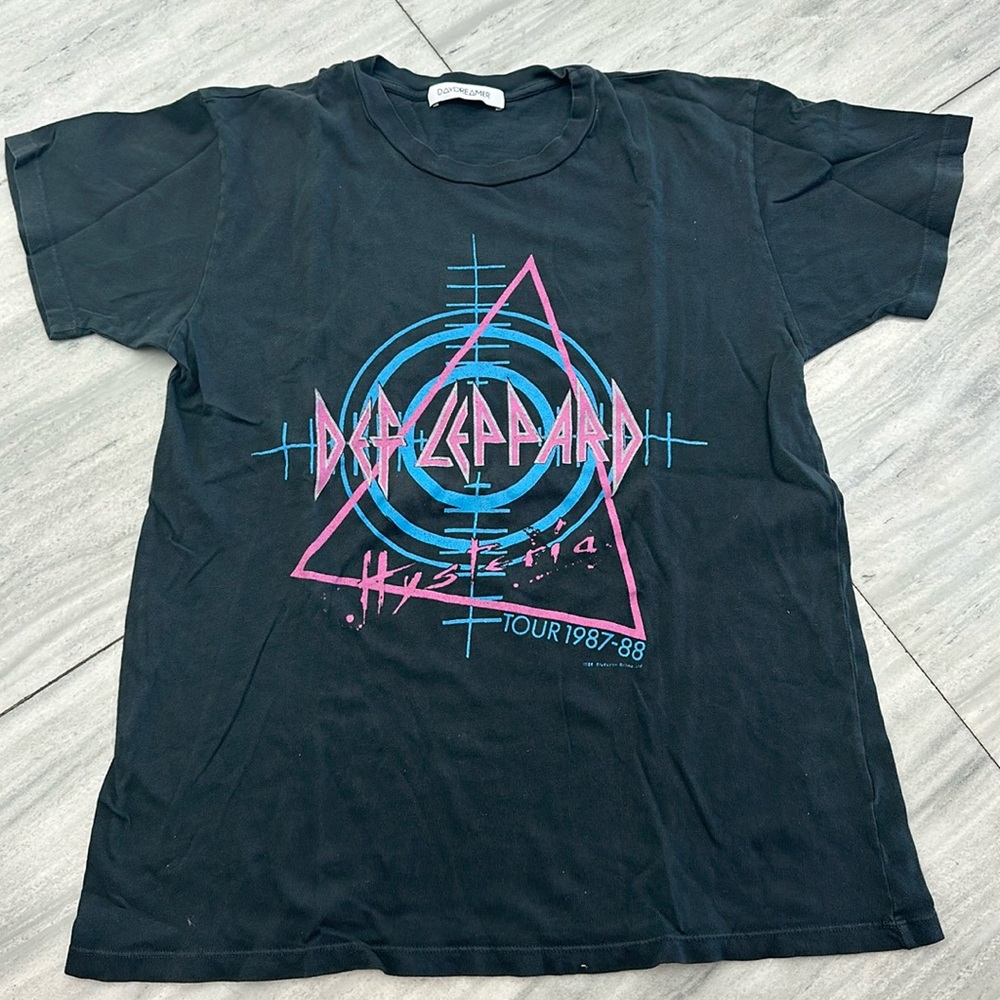 daydreamer grey/black def leopard hysteria tour tee